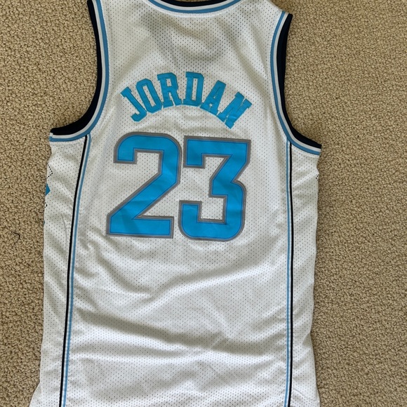 Michael Jordan #23 UNC jersey, size Medium - Picture 10 of 11